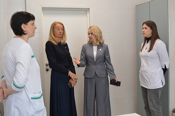 Юлия Попова в гимназии имени И. С. Никитина: внимание к образованию, культуре и здоровью школьников