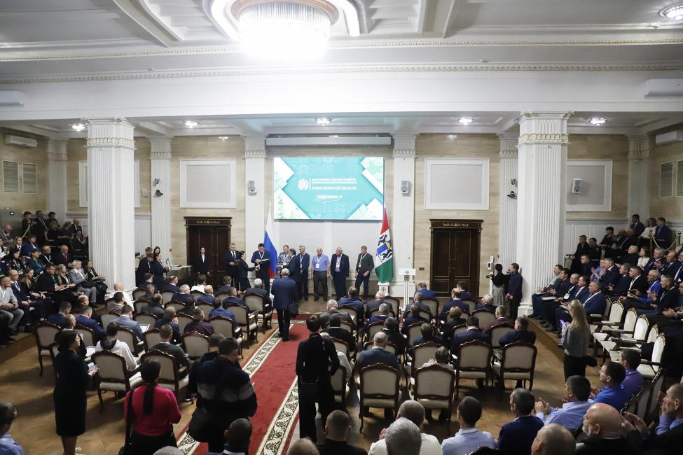 Председатель Заксобрания Новосибирской области Андрей Шимкив поздравил аграриев с профессиональным праздником Председатель Заксобрания Новосибирской области Андрей Шимкив поздравил аграриев с профессиональным праздником