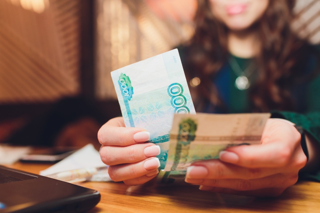 Самарским работникам здравоохранения с апреля будут начислять дополнительные выплаты