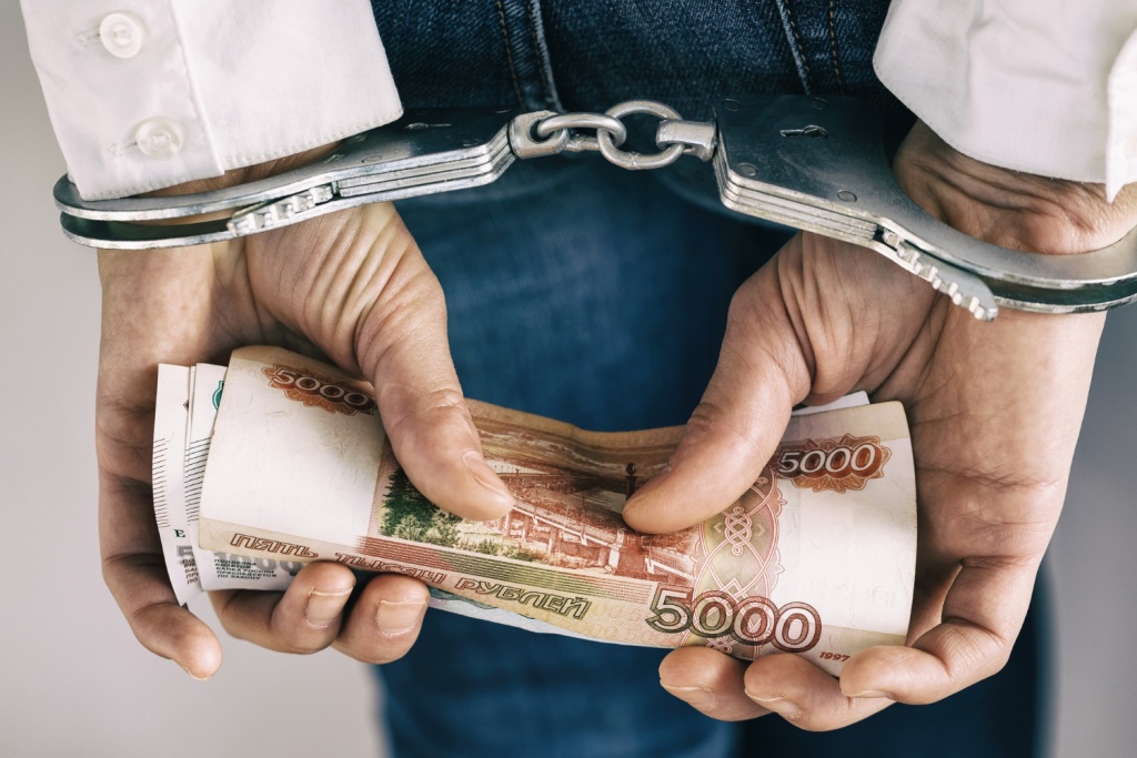 В Дагестане сотрудника Министерства транспорта поймали на взятках