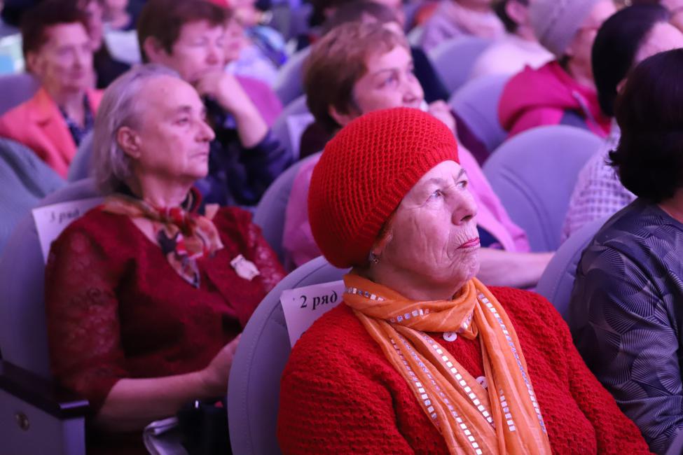 Спикер ЗАКСа Новосибирской области поздравил финалистов конкурса «Славим семьями Россию!»