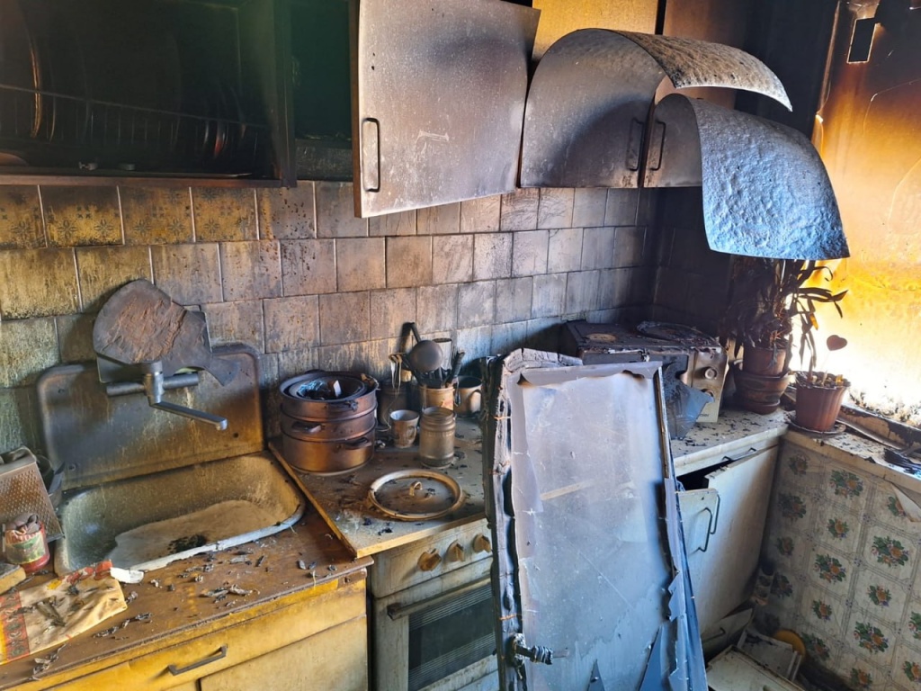 В Новосибирске из-за сломанного чайника погибли в пожаре четыре человека