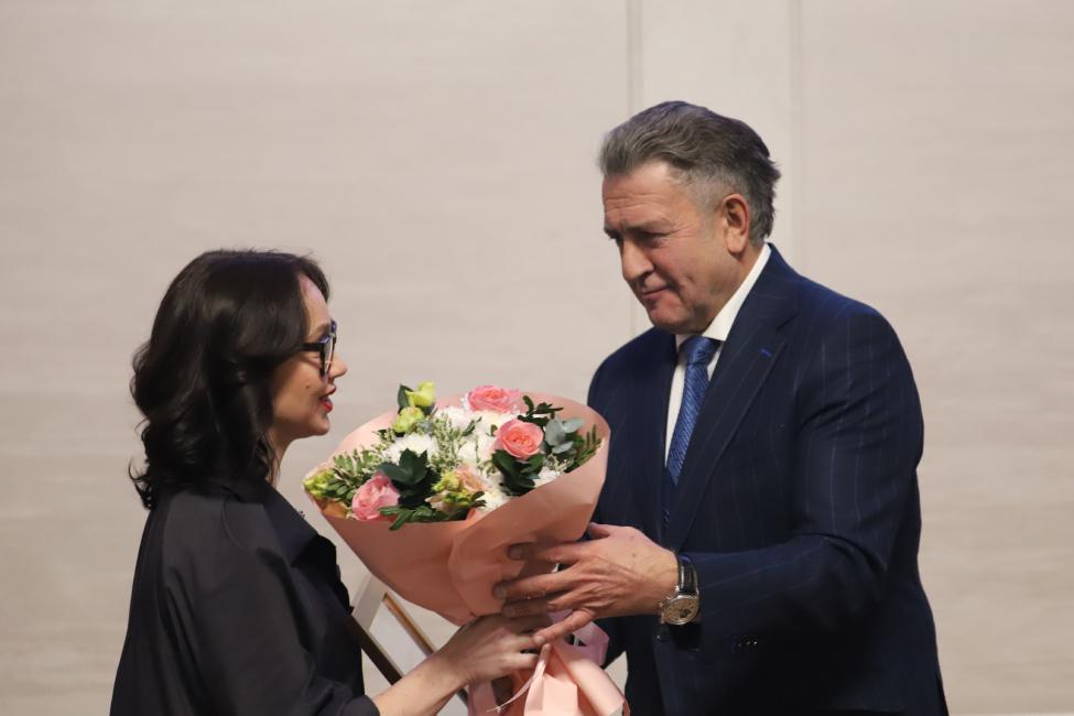 Спикер ЗАКСа Новосибирской области поздравил юристов с профессиональным праздником Спикер ЗАКСа Новосибирской области поздравил юристов с профессиональным праздником