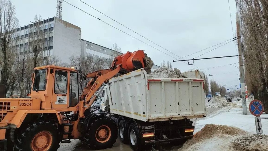 Коммунальные службы Воронежа продолжают бороться с последствиями непогоды Коммунальные службы Воронежа продолжают бороться с последствиями непогоды