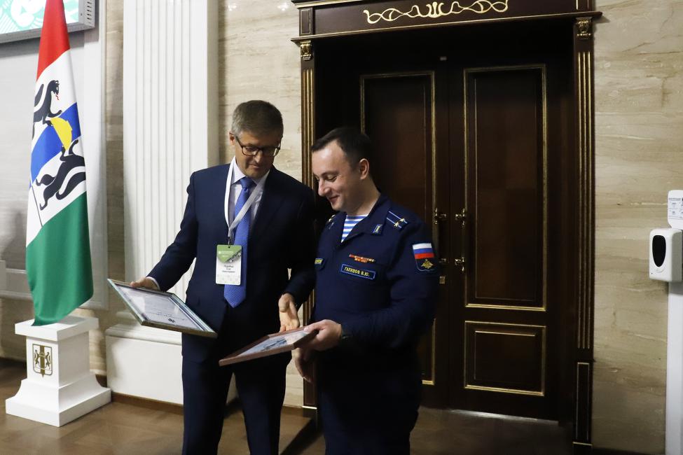 Председатель Заксобрания Новосибирской области Андрей Шимкив поздравил аграриев с профессиональным праздником Председатель Заксобрания Новосибирской области Андрей Шимкив поздравил аграриев с профессиональным праздником