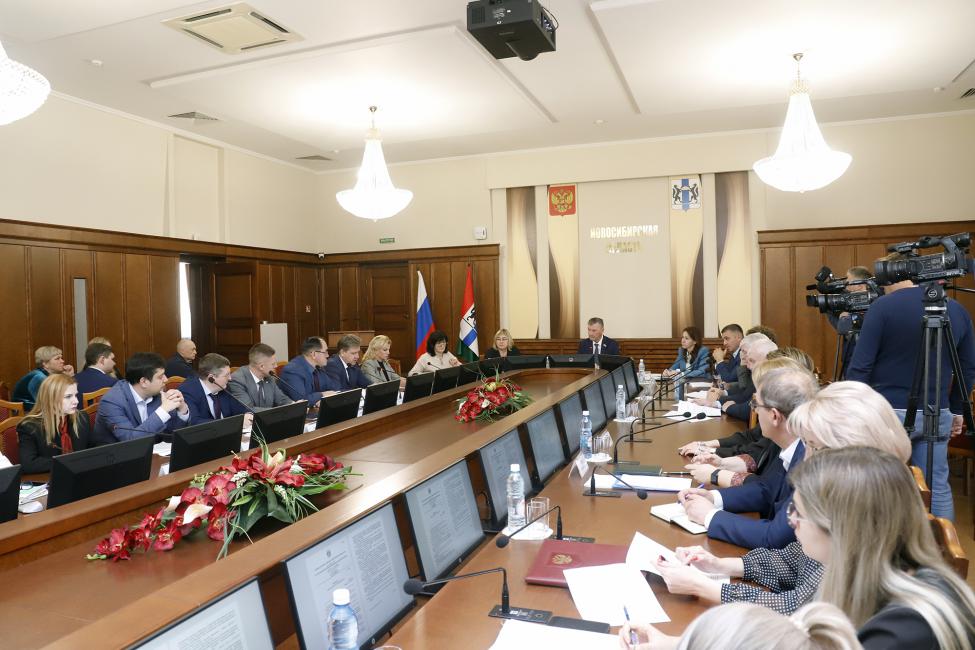 Депутаты ЗАКСа Новосибирской области обсудили вопросы ремонта дорог и дорожно-транспортной обстановки Депутаты ЗАКСа Новосибирской области обсудили вопросы ремонта дорог и дорожно-транспортной обстановки