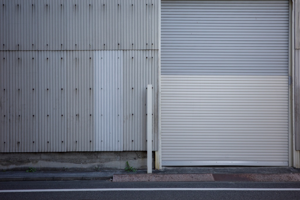 Владельцев металлических гаражей в Первомайском районе Новосибирска попросили демонтировать их Владельцев металлических гаражей в Первомайском районе Новосибирска попросили демонтировать их