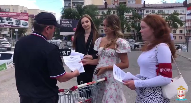 Полицейские и дружинники вышли на улицы Саранска с профилактическим рейдом Полицейские и дружинники вышли на улицы Саранска с профилактическим рейдом
