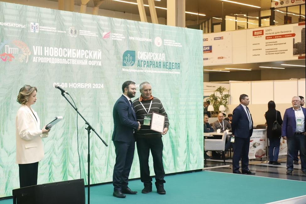 Депутаты ЗАКСа Новосибирской области участвуют в агропромышленной выставке