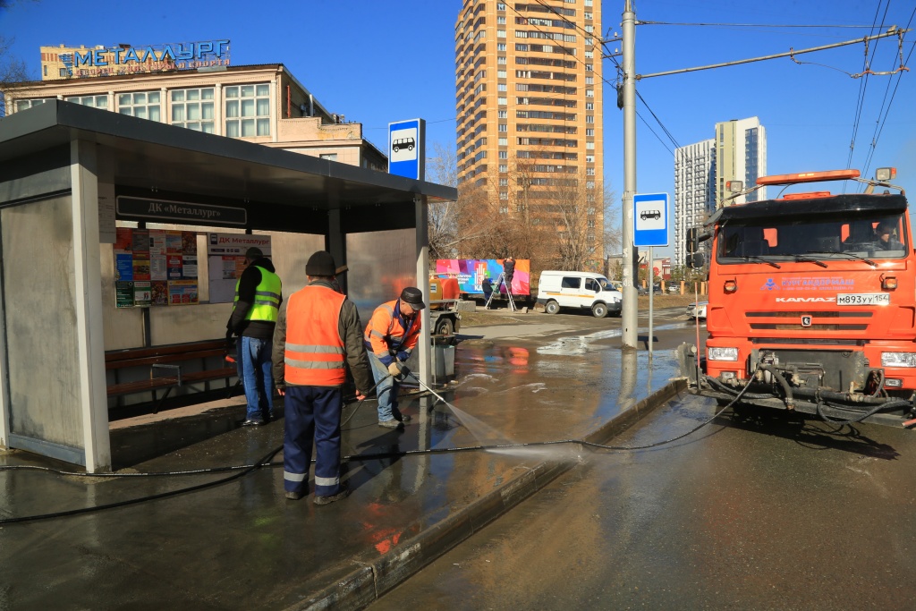 Мэр Новосибирска поручил увеличить число рабочих для уборки улиц