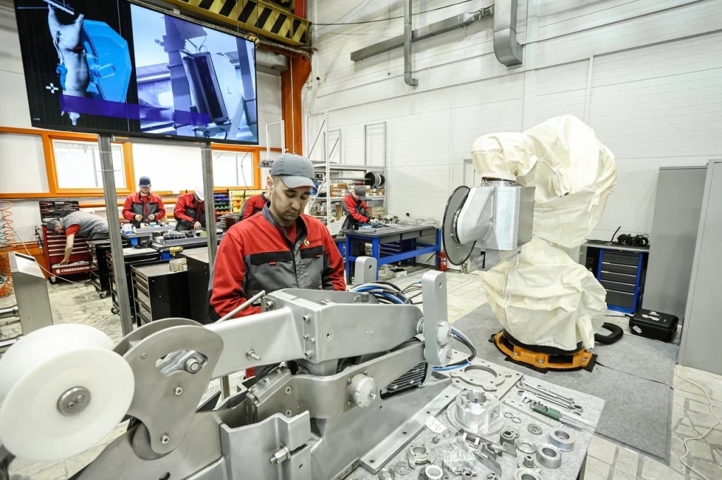 Денис Мантуров и Евгений Солнцев оценили промышленный потенциал Оренбургской области: визит на ведущие предприятия региона