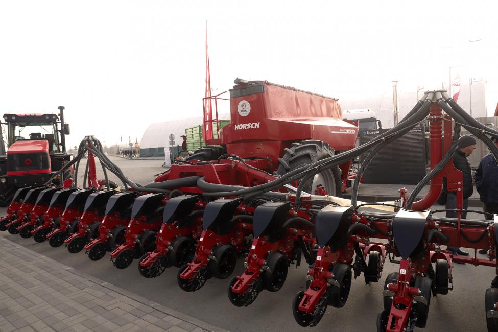 Депутаты ЗАКСа Новосибирской области участвуют в агропромышленной выставке