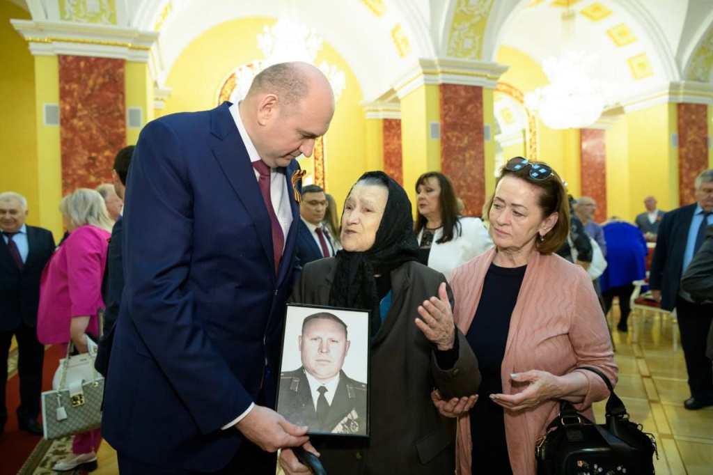 Врио Оренбургской области Евгений Солнцев вручил 49 государственных наград жителям региона