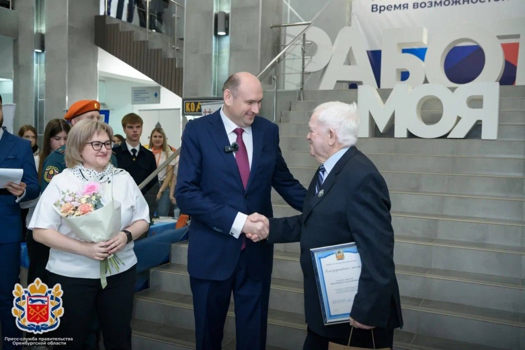 Врио губернатора Оренбуржья открыл работу Всероссийской ярмарки трудоустройства