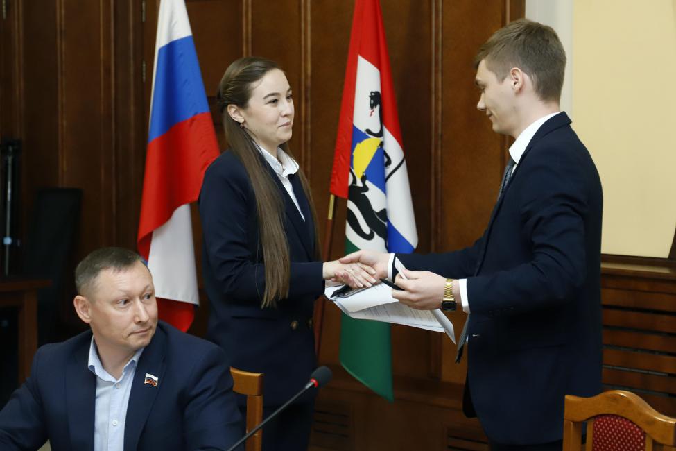 Молодёжный парламент Новосибирской области V созыва избрал нового председателя Молодёжный парламент Новосибирской области V созыва избрал нового председателя