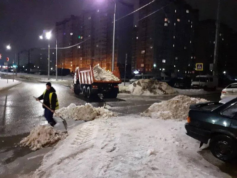 Коммунальные службы Воронежа продолжают бороться с последствиями непогоды Коммунальные службы Воронежа продолжают бороться с последствиями непогоды