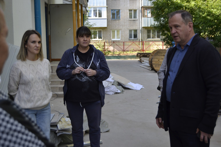 Глава города Иваново проверил ход ремонта в детском саду № 99, который проводится по нацпроекту «Семья» Глава города Иваново проверил ход ремонта в детском саду № 99, который проводится по нацпроекту «Семья»