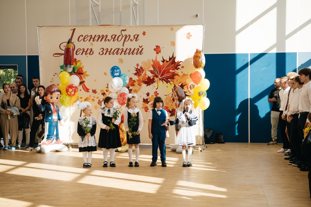 В подмосковном Пушкинском сегодня праздничные мероприятия, посвящённые Дню знаний, прошли во всех 24 школах округа