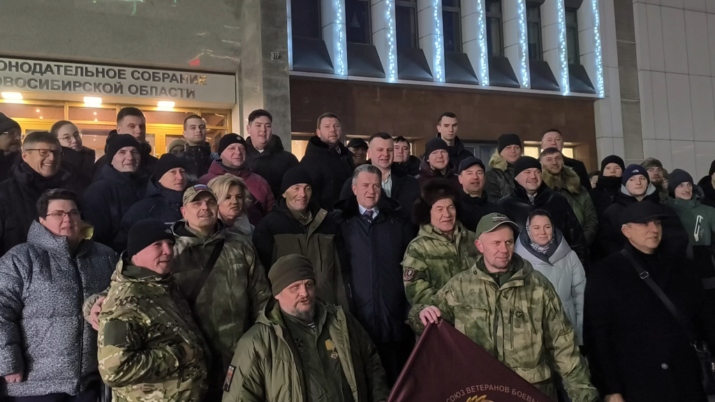 Депутаты ЗАКСа Новосибирской области вместе с жителями подготовили новогодние посылки для бойцов СВО Депутаты ЗАКСа Новосибирской области вместе с жителями подготовили новогодние посылки для бойцов СВО