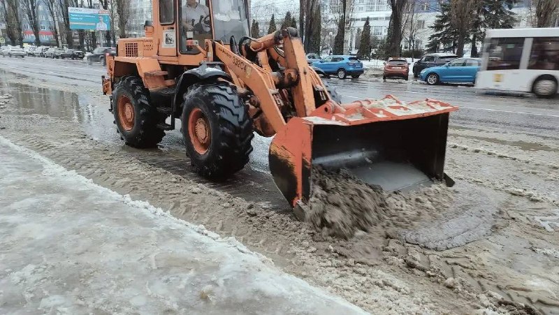 Коммунальные службы Воронежа продолжают бороться с последствиями непогоды Коммунальные службы Воронежа продолжают бороться с последствиями непогоды