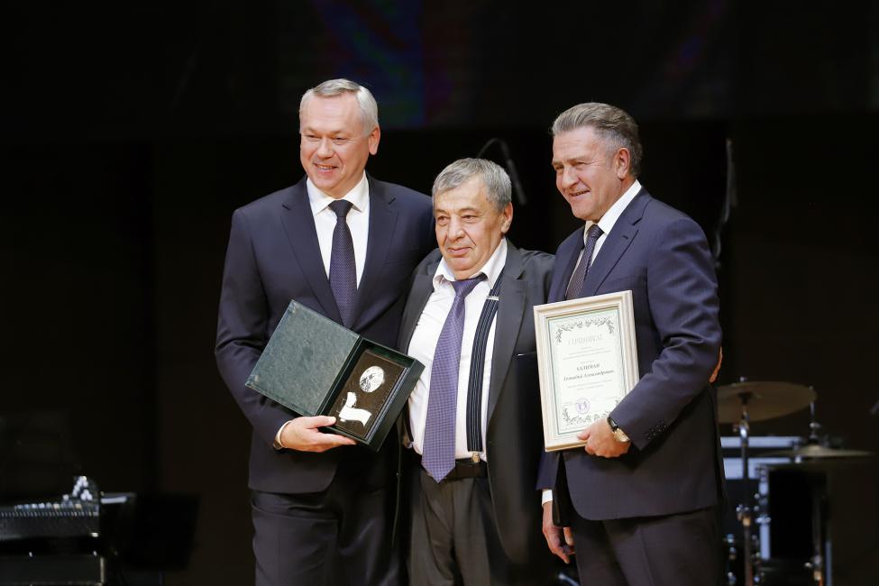 Председатель Заксобрания Новосибирской области Андрей Шимкив поздравил аграриев с профессиональным праздником Председатель Заксобрания Новосибирской области Андрей Шимкив поздравил аграриев с профессиональным праздником