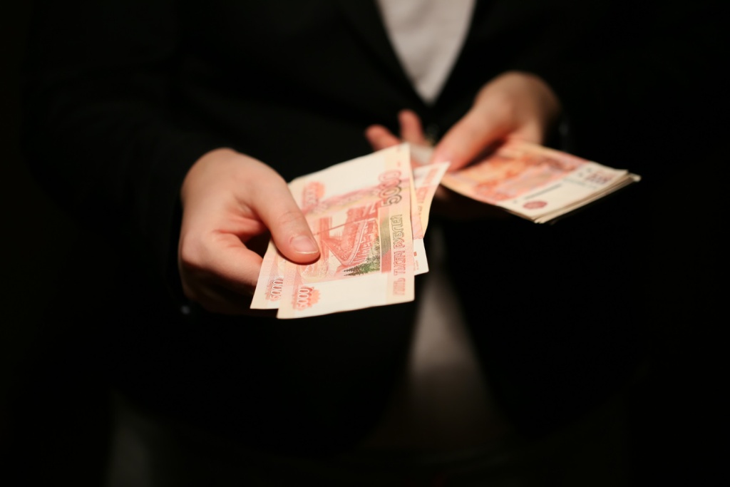 В Иркутске муниципальный работник попался на взятке на сумму в полмиллиона рублей В Иркутске муниципальный работник попался на взятке на сумму в полмиллиона рублей