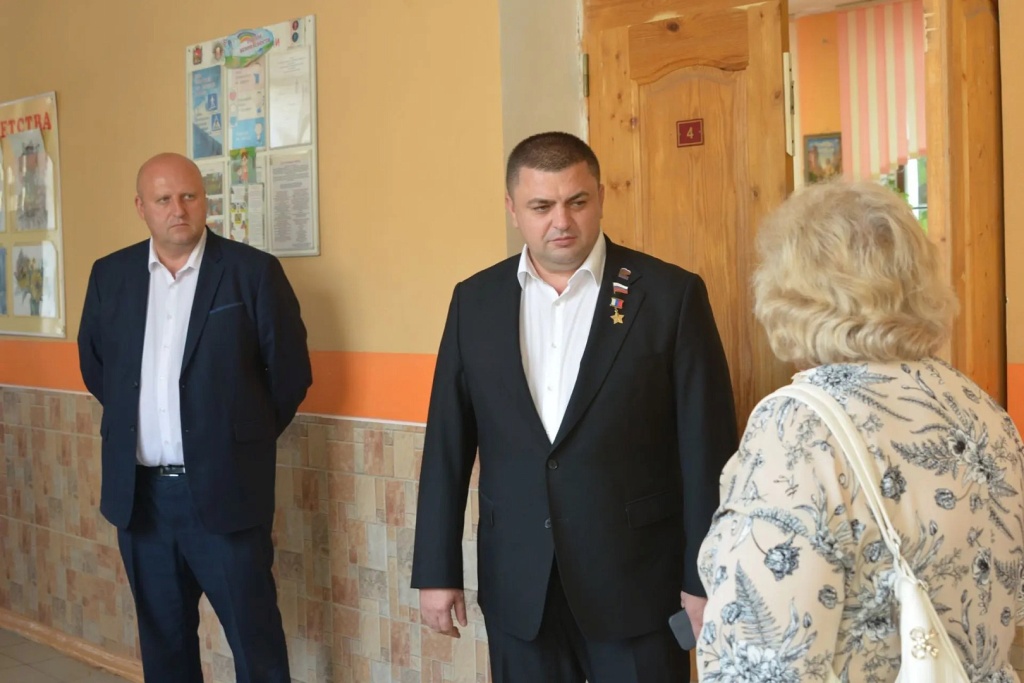 Андрей Дьяченко проверил готовность школы №20 к учебному году: историческое здание требуют особого подхода к ремонту Андрей Дьяченко проверил готовность школы №20 к учебному году: историческое здание требуют особого подхода к ремонту