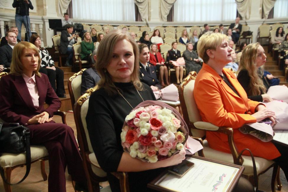 Спикер ЗАКСа Новосибирской области поздравил юристов с профессиональным праздником Спикер ЗАКСа Новосибирской области поздравил юристов с профессиональным праздником