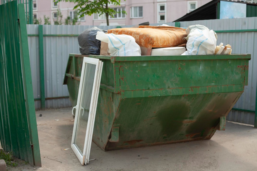 Мэр Ульяновска поручил выделить 600 тысяч рублей на установку в городе бункеров для крупногабаритного мусора